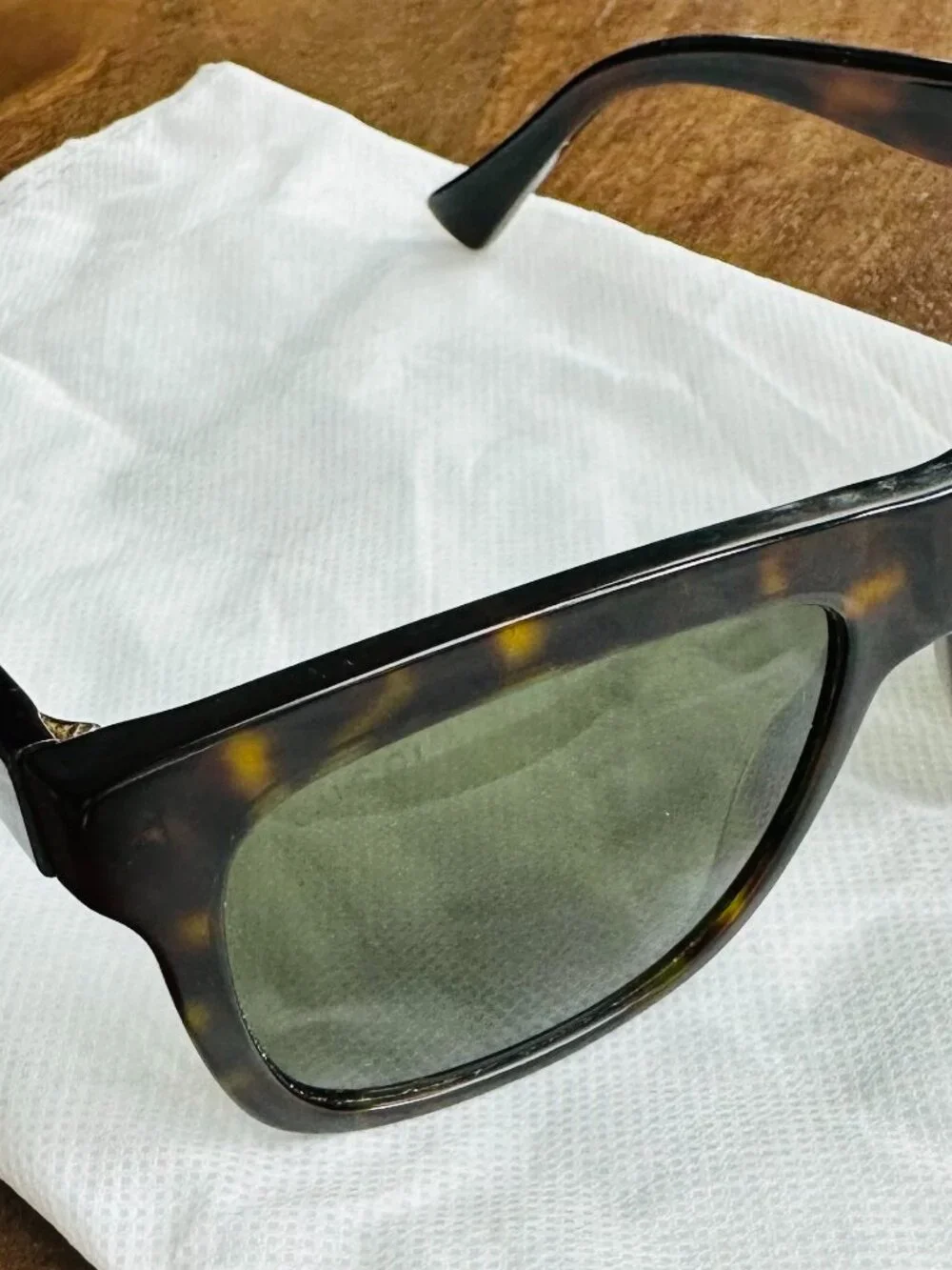 Gucci Tortoise Shell Sunglasses – Iconic Gold Bee Logo GG0034S - Picture 5 of 12